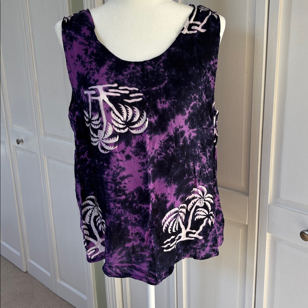 Two-tone Purple and White Sleeveless Top with Palm Tree Design